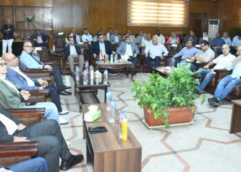 وزير الاسكان يعقد اجتماعا مع رؤساء أجهزة مدن غرب القاهرة لمتابعة ملفات العمل