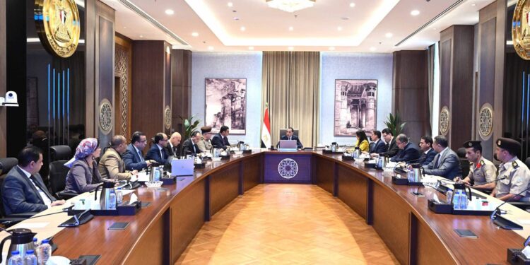 رئيس الوزراء يتابع موقف أعمال تطوير التجمع العمراني الجديد بجزيرة الوراق