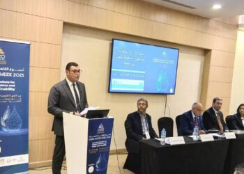 وزير الإسكان يستعرض جهود الوزارة في مشروع تعزيز التكيف مع تغير المناخ