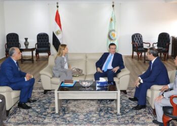 وزير الزراعة يبحث مع مدير مكتب اليونسكو بالقاهرة حماية التراث الزراعي والمعارف البيئية بالواحات