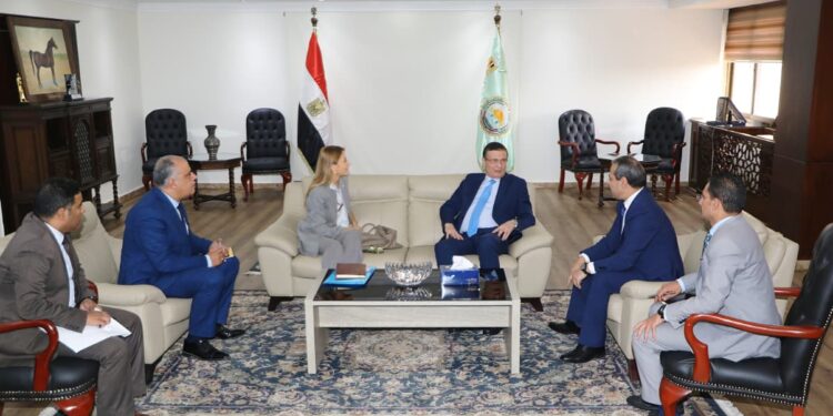 وزير الزراعة يبحث مع مدير مكتب اليونسكو بالقاهرة حماية التراث الزراعي والمعارف البيئية بالواحات
