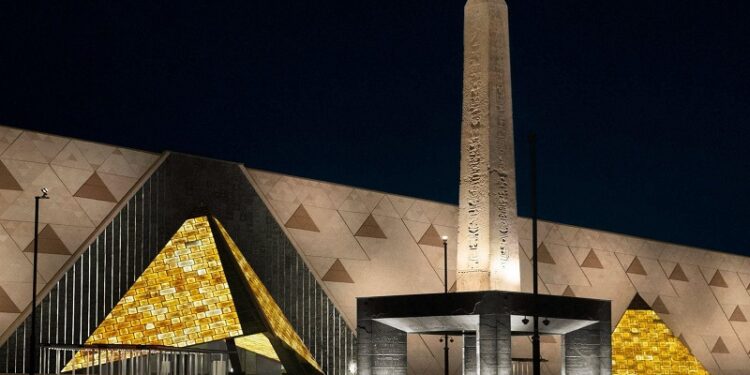 الحكومة ترد على شائعات غلق الطرق لافتتاح المتحف المصري الكبير