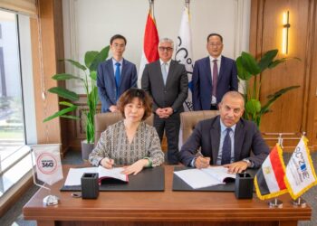 رئيس اقتصادية قناة السويس يشهد توقيع عقود 4 مشروعات جديدة بالمنطقة الصناعية بالسخنة