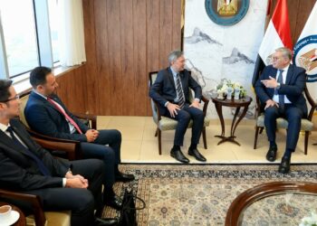 وزير البترول يبحث مع بتروناس الماليزية تعزيز الشراكة الاستراتيجية في مجال الغاز الطبيعي