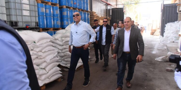 حملة تفتيشية قادها وزير العمل اليوم في المنطقة الصناعية بالعاشر من رمضان