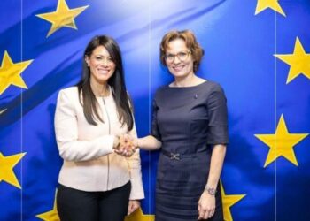 «المشاط» تبحث مع المفوض الأوروبي للبيئة والمياه والاقتصاد الدائري جهود تنفيذ آلية تعديل حدود الكربون CBAM