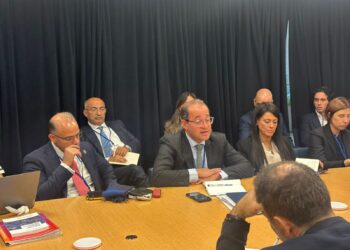 رئيس هيئة الرقابة المالية يشارك في حوار مفتوح مع المستثمرين في Jefferies وHSBC بواشنطن