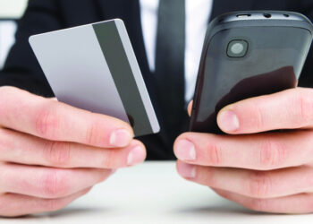 منها رقم الفيزا وOTP.. طرق جديدة لسرقة بيانات البطاقات عبر صفحات مزيفة