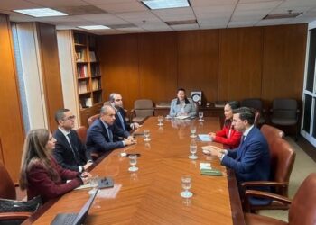 وزير الاستثمار يبحث مع شركة “بوينغ” العالمية تعزيز الشراكة الاستراتيجية في الطيران والنقل الجوي