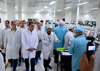 رئيس الوزراء يفتتح مصنع شركة “أوبو” العالمية فى مصر لتصنيع الهواتف المحمولة بالعاشر من رمضان