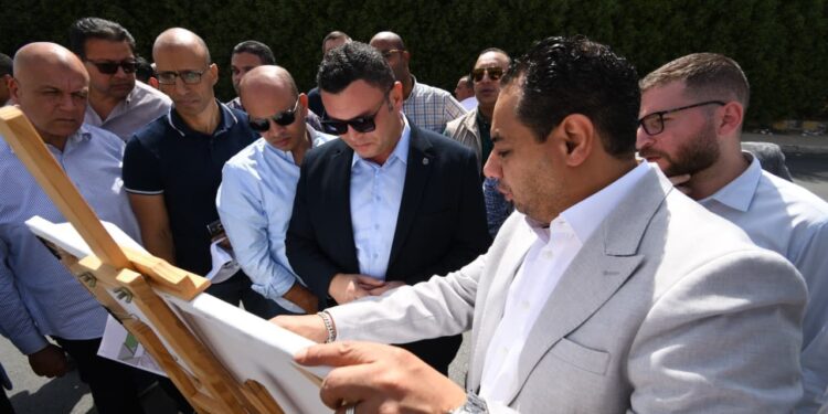 وزير الإسكان يتفقد الأعمال الجاري تنفيذها لتطوير الطرق والمحاور بمدينتي 6 أكتوبر وحدائق أكتوبر