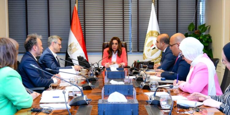 وزيرة التنمية تلتقي مدير برنامج قطاع الأعمال والتحول الأخضر بالوكالة الالمانية للتعاون الدولي (جي اي زد) مصر