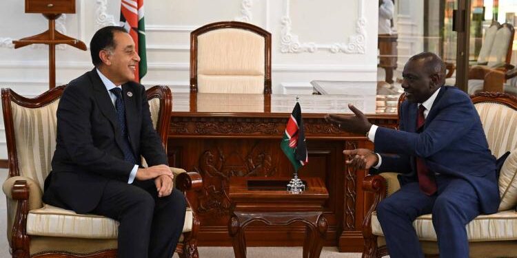 الرئيس الكيني يلتقى رئيس الوزراء لبحث مجالات التعاون المشترك