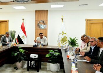 وزير الإسكان يعقد اجتماعًا بمقر جهاز مدينة العبور الجديدة لمتابعة الموقف التنفيذي لعدد من المشروعات والملفات بالمدينة