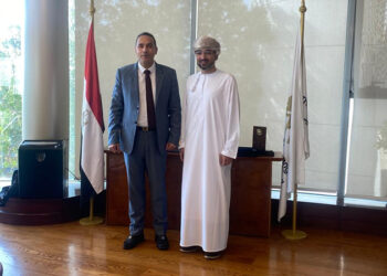 رئيس البورصة المصرية يستقبل رئيس بورصة مسقط ويبحث معه سبل التعاون المشترك بين البورصتين