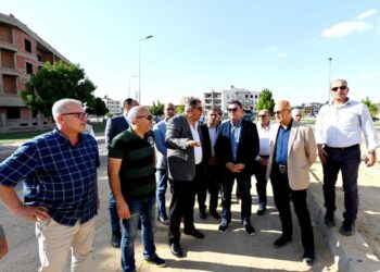 عقب جولته بمدينة القاهرة الجديدة:  وزير الإسكان يتفقد محاور وطرق مدينة الشروق