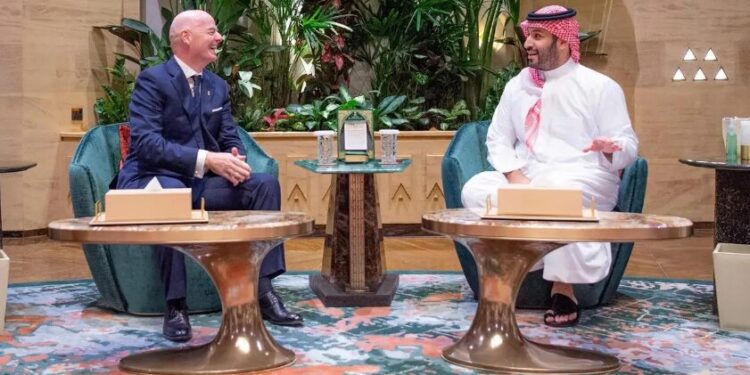 ولى العهد السعودى يستقبل رئيس الفيفا لبحث تطوير التعاون الرياضى