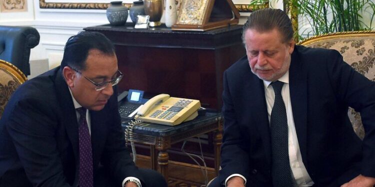 رئيس الوزراء يلتقي محافظ البنك المركزي