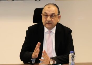 وزير قطاع الأعمال يواصل لقاءاته الدورية مع قيادات الشركات القابضة: تعظيم العوائد من الأصول أولوية في استراتيجية الوزارة