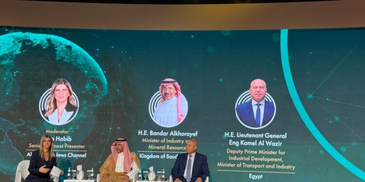 الوزير: صناعة الحديد والصلب تعد من الركائز الأساسية للاقتصاد المصري ومحوراً رئيسياً في تنفيذ خطط التنمية الصناعية والعمرانية للدولة