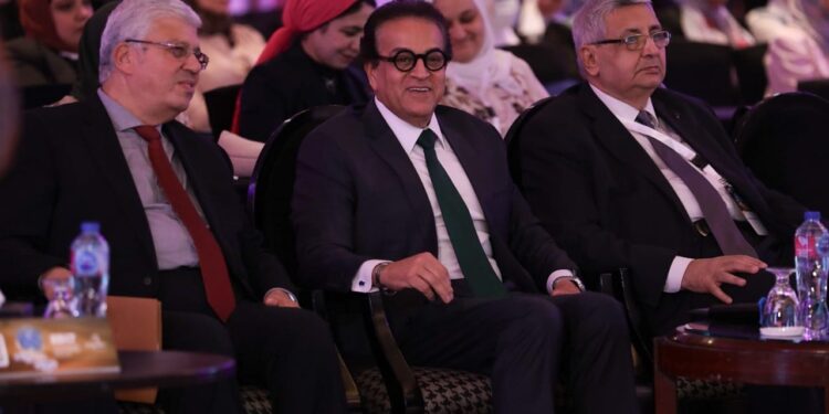 نائب رئيس الوزراء: الصحة العامة حجر الزاوية في رؤية مصر للتنمية البشرية