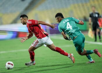 انتهاء الشوط الأول من مباراة الأهلى والمصرى بالتعادل السلبى