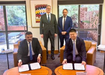 وزير البترول يشهد توقيع خطاب نوايا مع جامعة كيرتن الأسترالية لتطوير قدرات الكوادر التعدينية