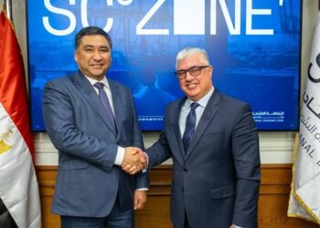 رئيس اقتصادية قناة السويس يستقبل النائب الأول لرئيس مجلس الوزراء القرغيزي لبحث فرص التعاون المشترك