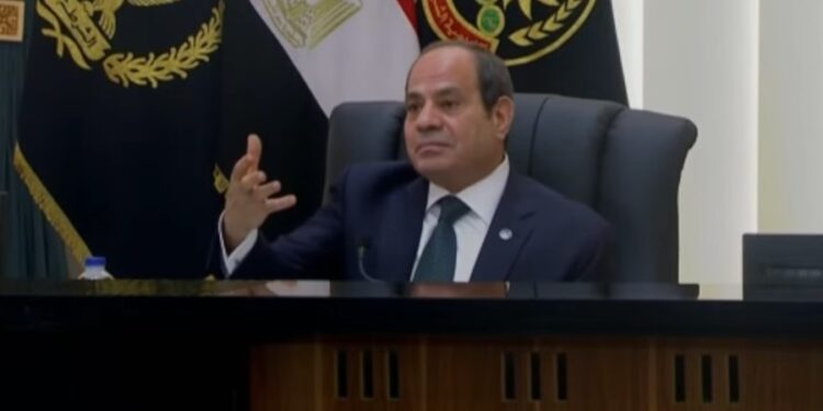 السيسي: أركز على حملة الماجستير وسيحصلون على رواتب تصل لـ30 ألف جنيه