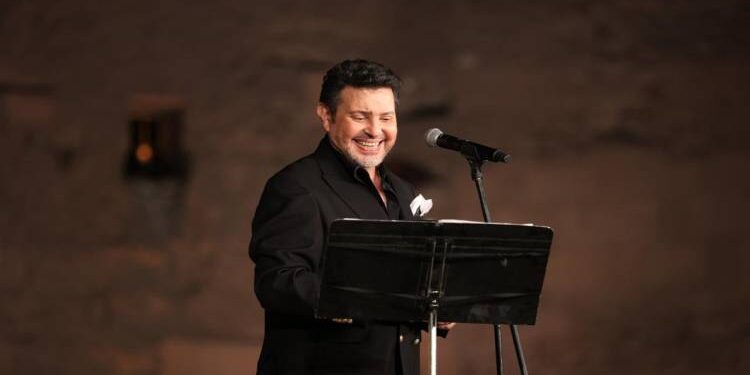 النجم هاني شاكر يحيي حفلاً غنائياً في لبنان 