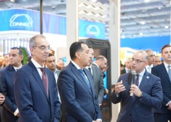 رئيس هيئة الرقابة المالية يستعرض جهود التحول الرقمي بالنظام المالي غير المصرفي أمام دولة رئيس الوزراء في معرض Cairo ICT