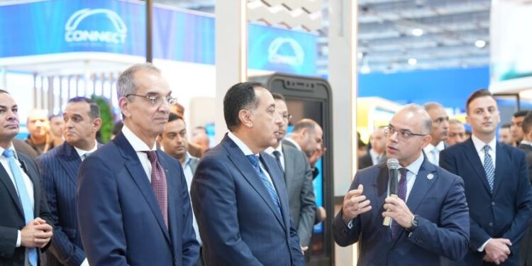 رئيس هيئة الرقابة المالية يستعرض جهود التحول الرقمي بالنظام المالي غير المصرفي أمام دولة رئيس الوزراء في معرض Cairo ICT