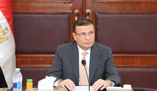 وزير الزراعة يشيد بجهود منظومة جمع وتدوير قش الأرز في 7 محافظات