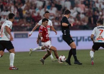 الأهلي يهزم الزمالك بثنائية ويتوج بكأس السوبر المصري