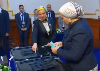 انتصار السيسي تدلي بصوتها في الانتخابات البرلمانية بالمرحلة الثانية لمجلس النواب 2025