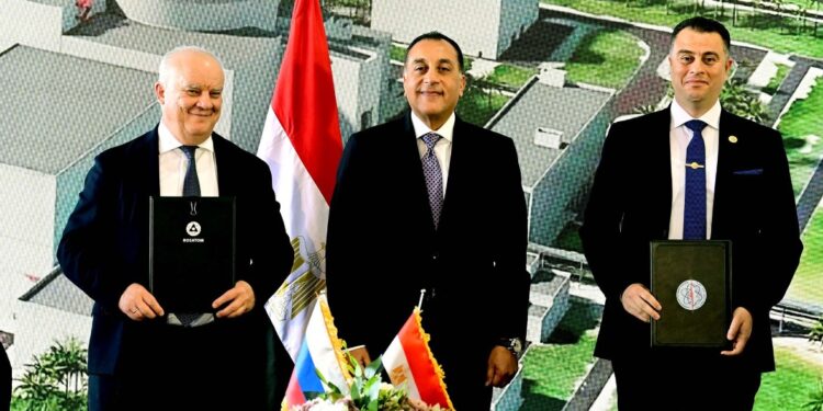 مدبولي يشهد توقيع أمر شراء الوقود النووي لمحطة الضبعة النووية