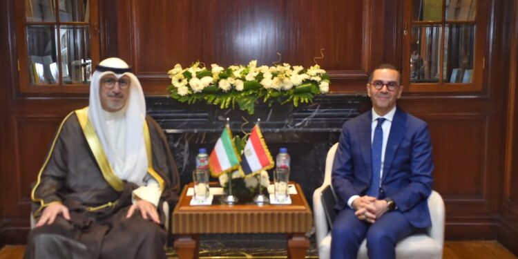 وزير الاستثمار يبحث مع وزير التجارة والصناعة الكويتي مضاعفة حجم التجارة البينية والاستثمارات المشتركة