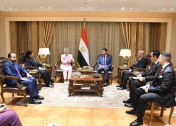 وزير الشباب والرياضة يلتقي وزيرة شؤون الشباب بدولة البحرين