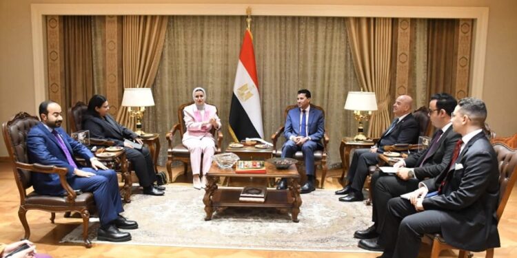 وزير الشباب والرياضة يلتقي وزيرة شؤون الشباب بدولة البحرين