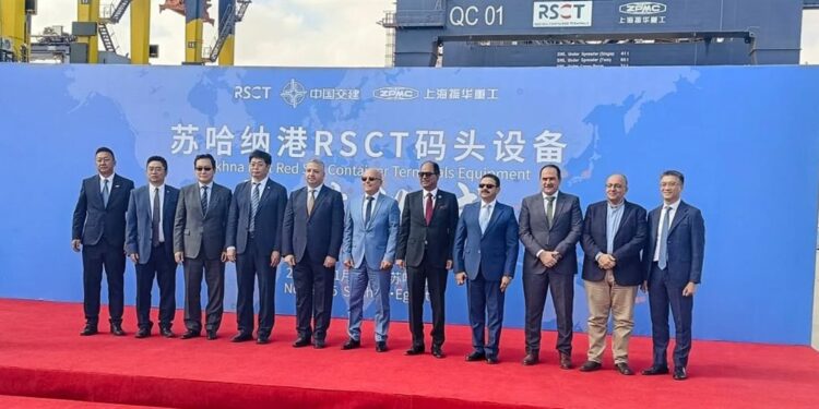 اقتصادية قناة السويس تشهد تسليم 24 وحدة من معدات مناولة الحاويات بمحطة شركة البحر الأحمر للحاويات