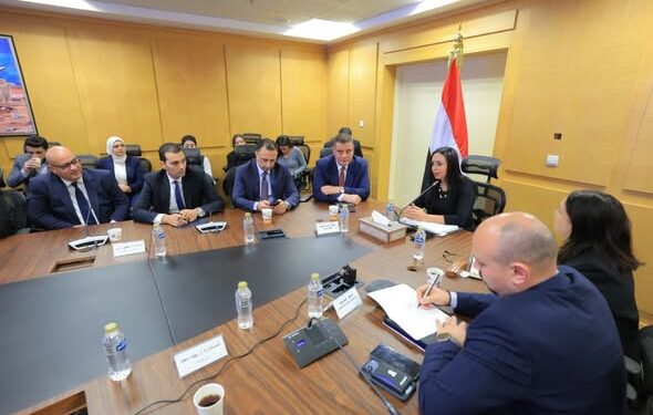 وزيرة التضامن تلتقي فريق عمل صندوق دعم مشروعات الجمعيات والمؤسسات الأهلية