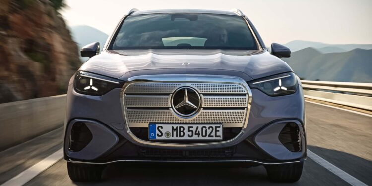 مرسيدس تستعد لإطلاق نسخة كهربائية من GLC بفتيس وهمي