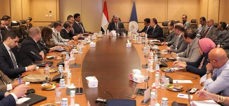 وزير السياحة يتابع آخر مستجدات الأعمال بالمنظومة الجديدة للتأشيرة السياحية عند الوصول