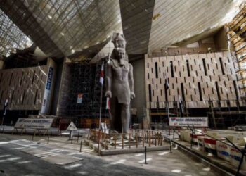 خبير آثري: توزيع التماثيل في المتحف المصري الكبير على تسلسل تاريخي وموضوعي