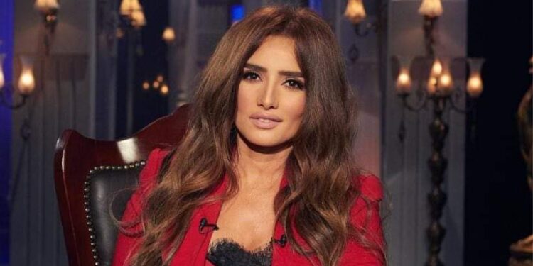 زينة تعتذر لـ سما إبراهيم بأول عروض بنات الباشا بالقاهرة السينمائي