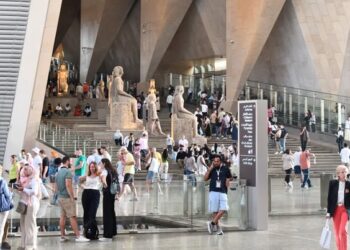 المتحف المصري الكبير يستقبل 12 ألف زائر اليوم من المصريين والأجانب