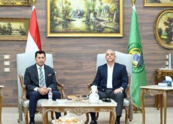 وزير الشباب ومحافظ الإسماعيلية يلتقيان اللجنة المؤقتة لإدارة شئون النادي الإسماعيلي بديوان المحافظة