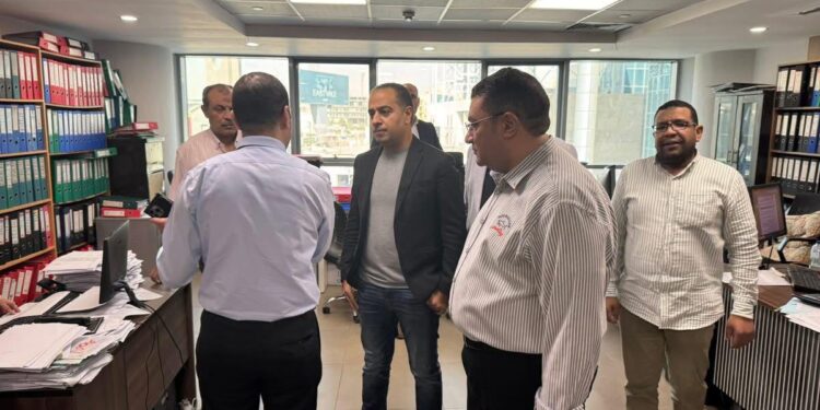 مسئولو “الإسكان” يتابعون سير العمل بالإدارات المختلفة بجهاز مدينة القاهرة الجديدة