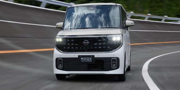 نيسان روكس تفوز بجائزة سيارة العام 2025