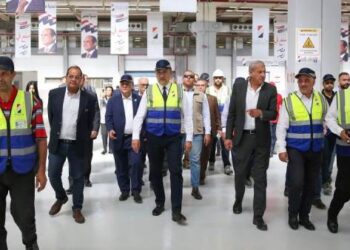 وزير قطاع الأعما يتفقد مصانع شركة النصر للسيارات ويؤكد: إعادة إحياء علامة “نصر”